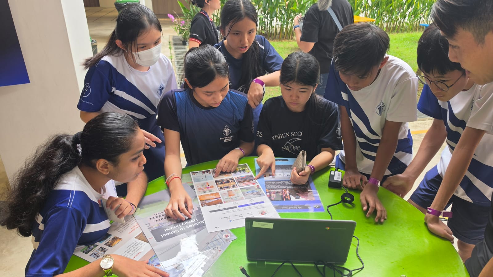Teamwork at the AI stations